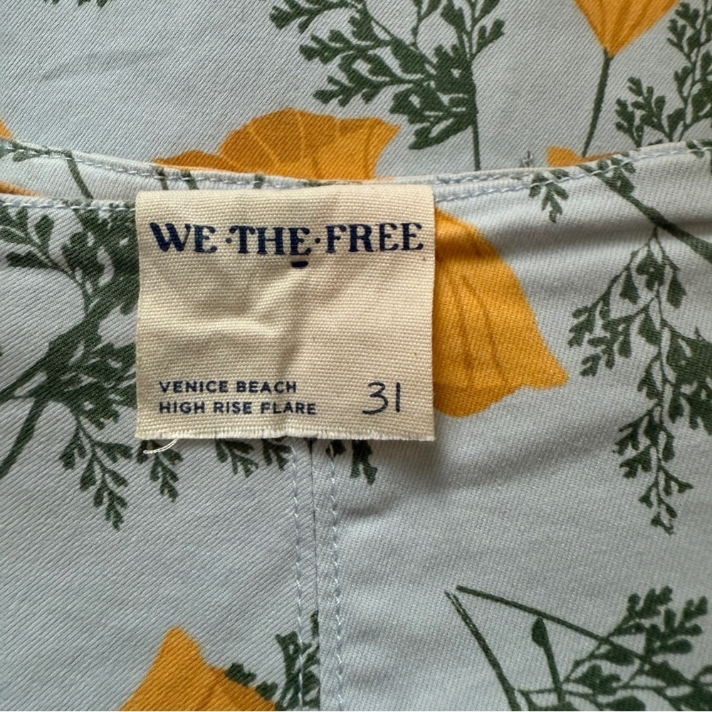 Free People Venice Beach Printed Flare Jeans in Sky Combo Cali Poppies. Size 31 - Picture 12 of 13